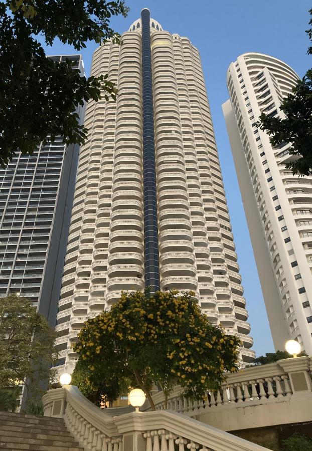 Sky Beach Beachfront Pattaya Exterior photo