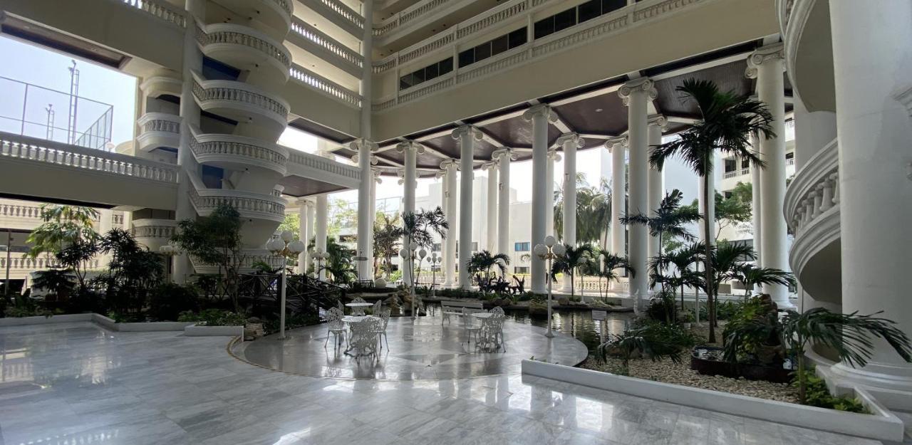 Sky Beach Beachfront Pattaya Exterior photo