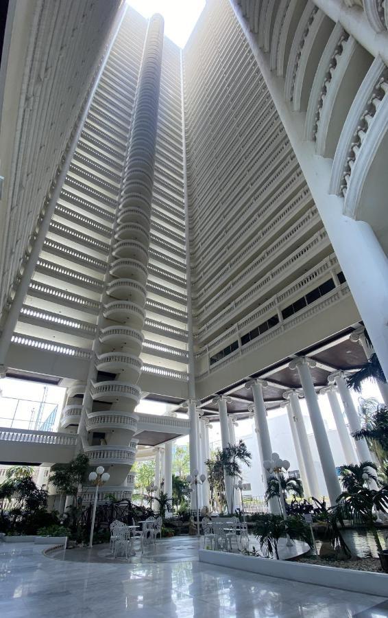Sky Beach Beachfront Pattaya Exterior photo