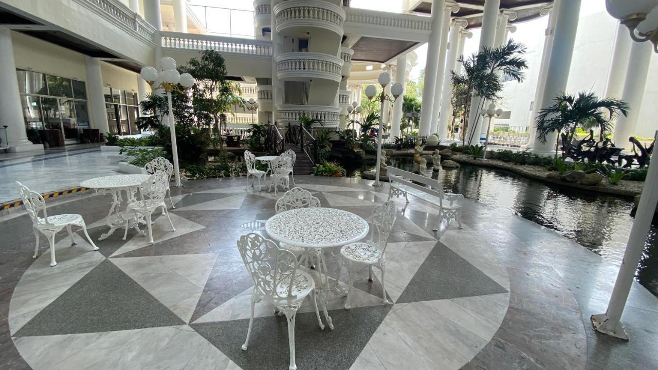 Sky Beach Beachfront Pattaya Exterior photo