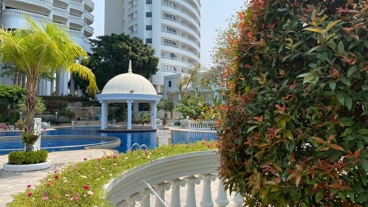 Sky Beach Beachfront Pattaya Exterior photo