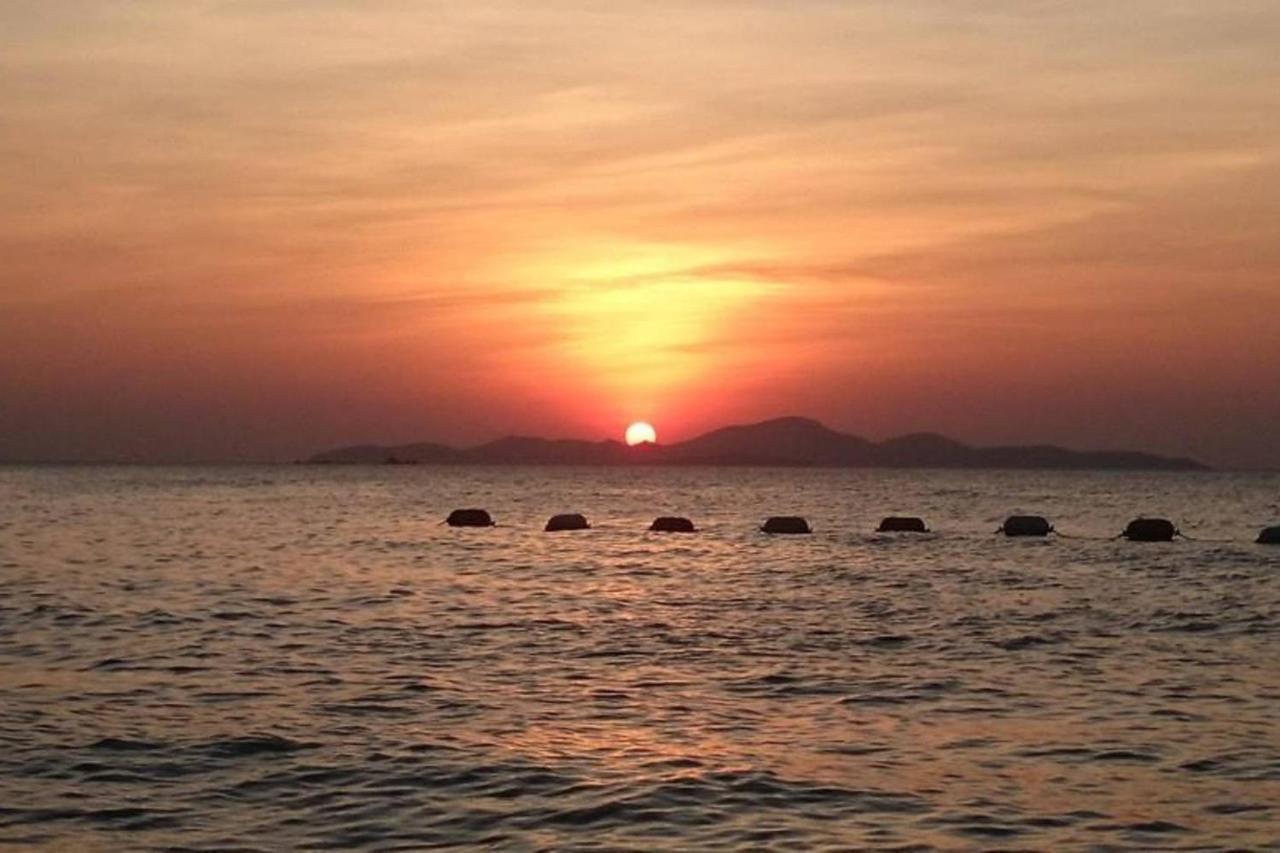 Sky Beach Beachfront Pattaya Exterior photo