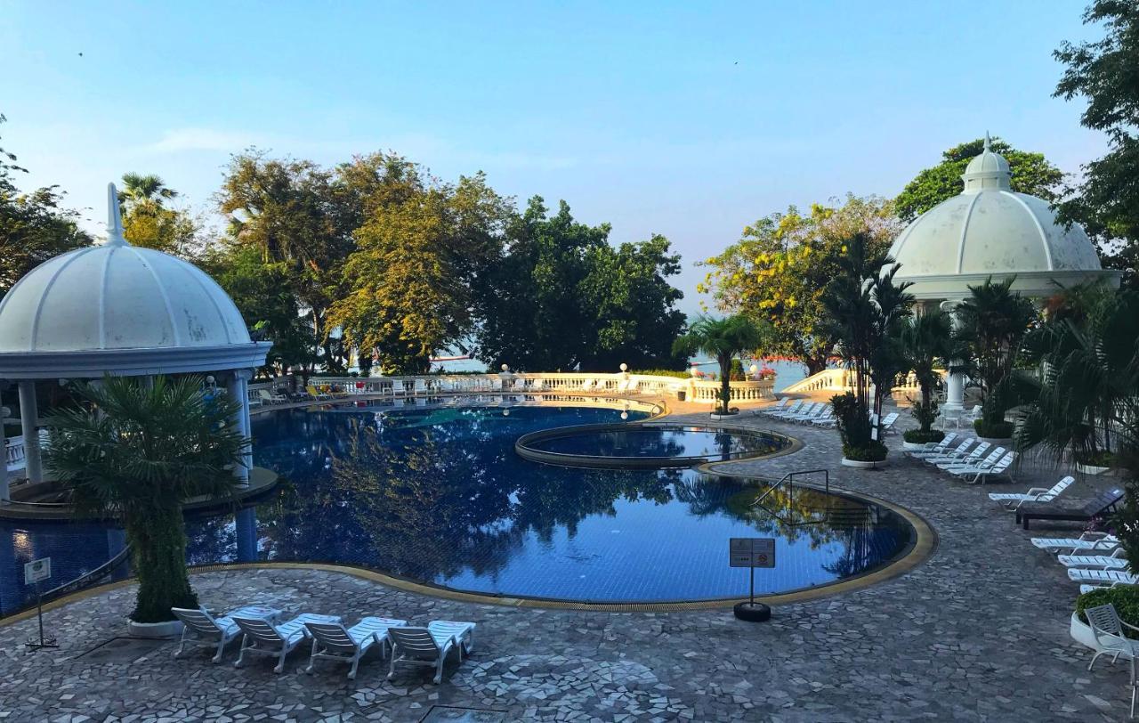 Sky Beach Beachfront Pattaya Exterior photo